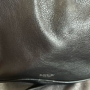 Cute leather bag, nice size